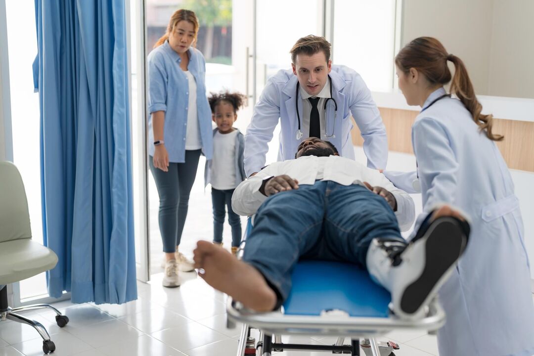 A patient is being taken to the emergency care unit by doctors in a structure after becoming critically ill - Critical Illness Insurance from DFSIN Toronto West